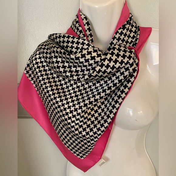 🆕 TANNER Luxury 100% Silk Scarf 60" x 21" Black White Houndstooth Pink EUC - Picture 3 of 5